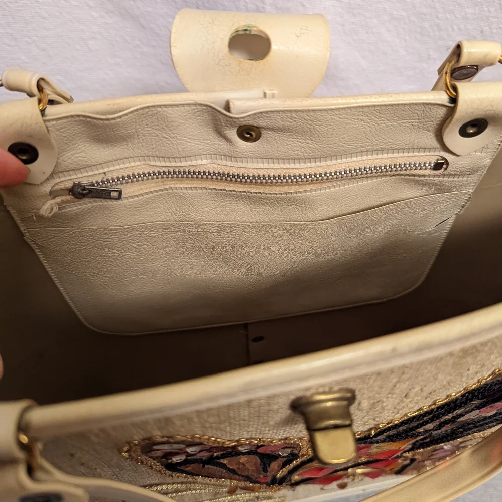 Vintage Butterfly Sequenced Jeweled Unique Purse With Wood Bottom - Picture 8 of 11